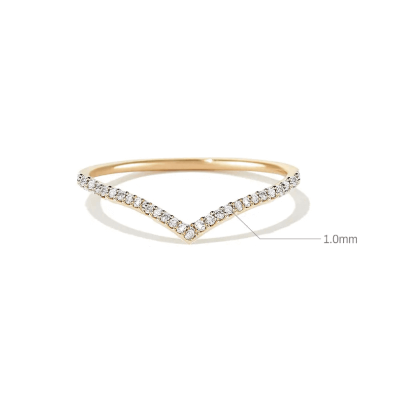 Elegant moissanite engagement ring