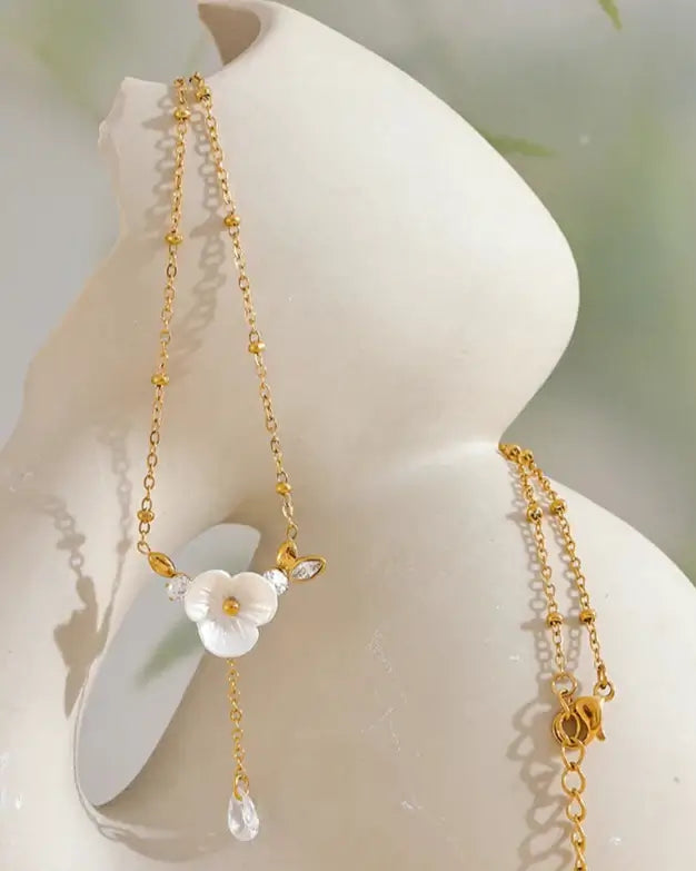 flower pendant necklace