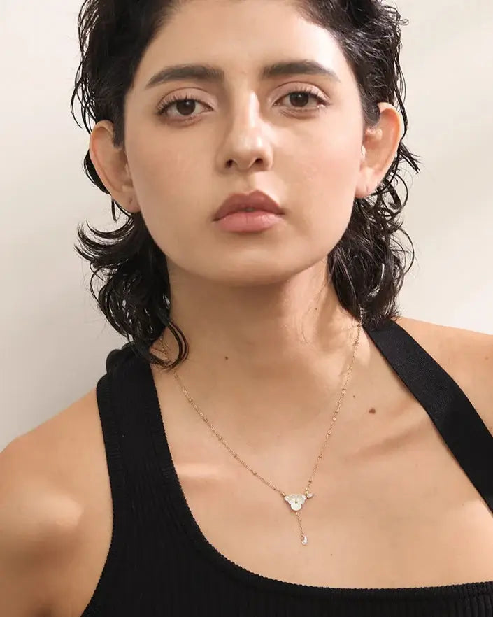 flower pendant necklace
