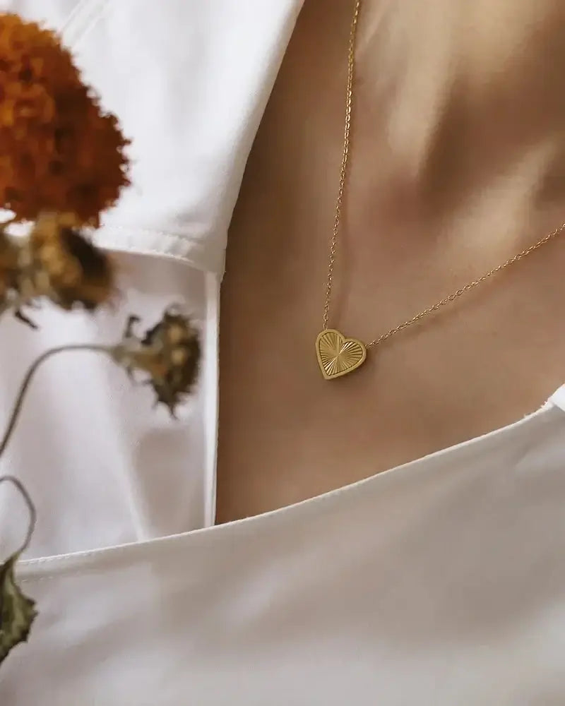 Geometric heart pendant necklace