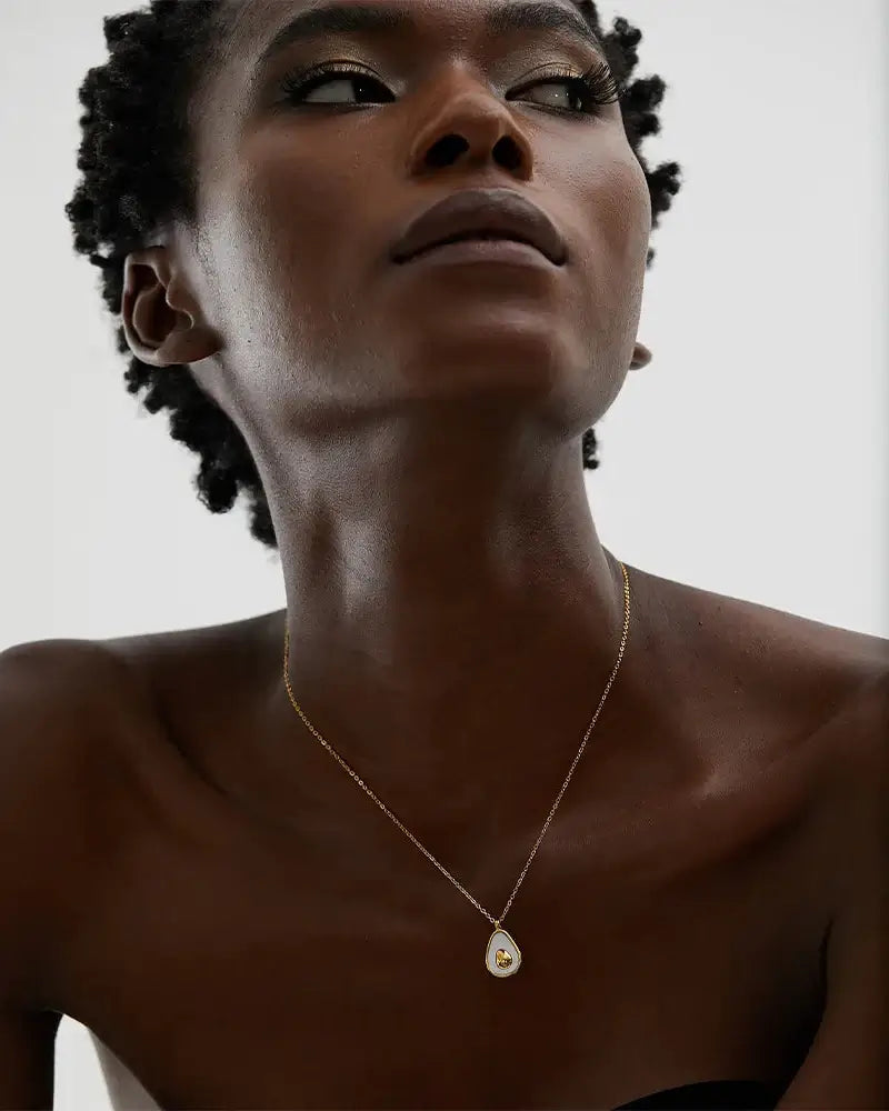 Shell pendant necklace for women