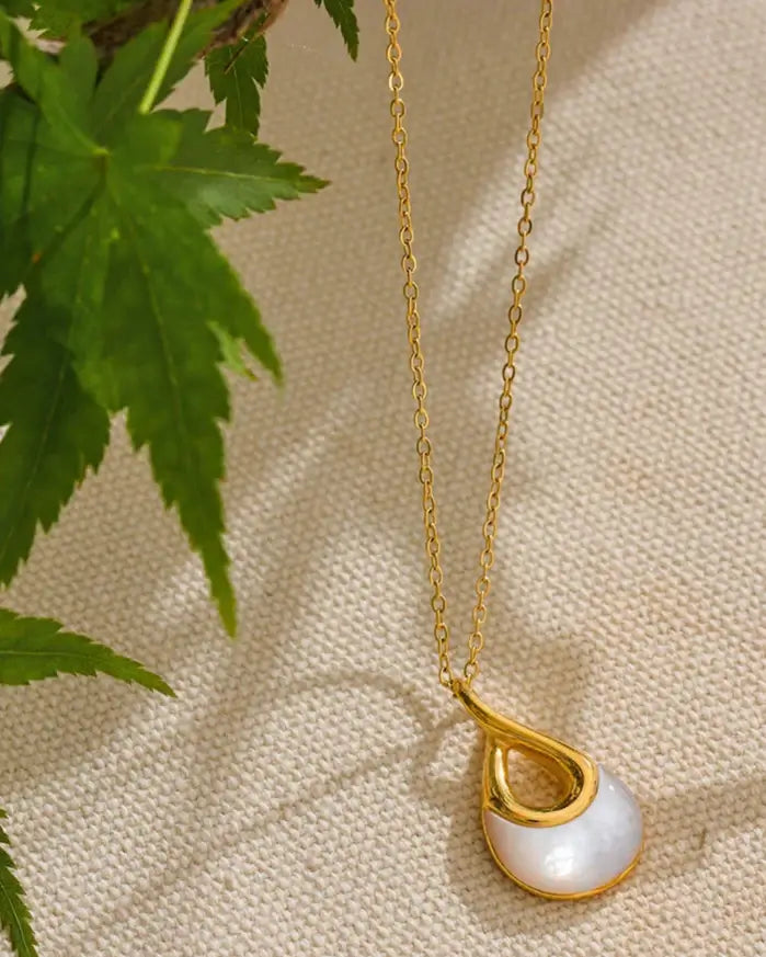 moonstone pendant necklace