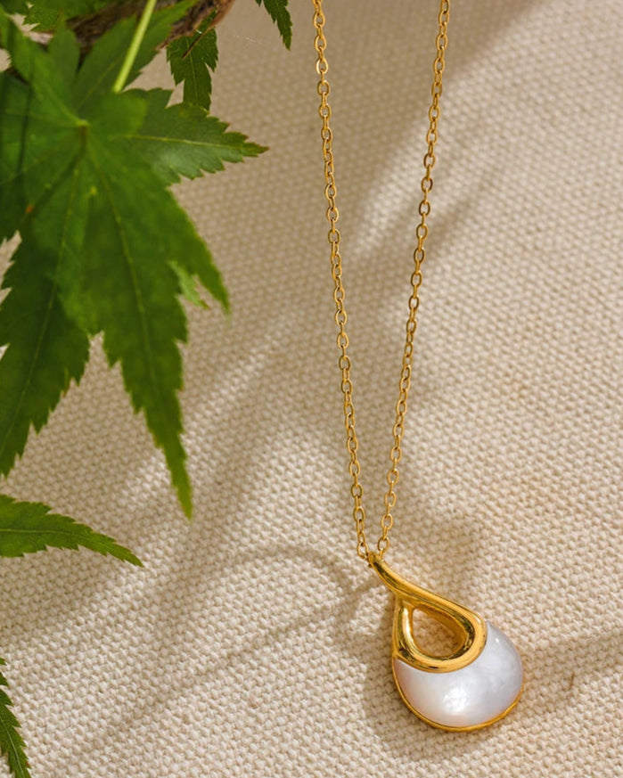 moonstone pendant necklace 