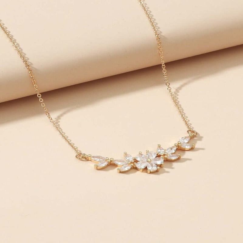 Floral pendant necklace 