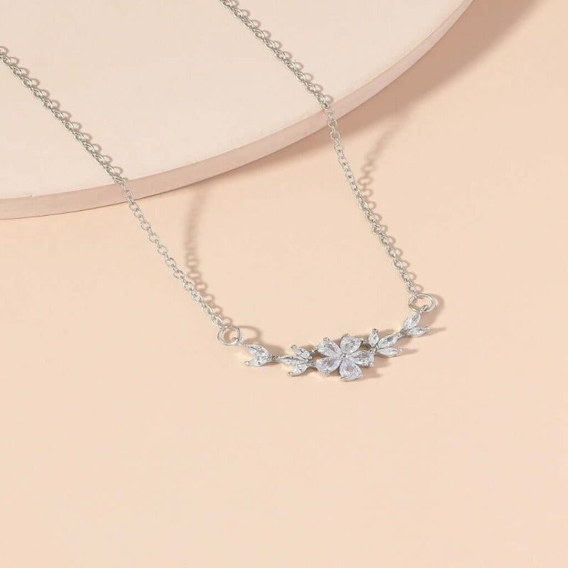 Floral pendant necklace 